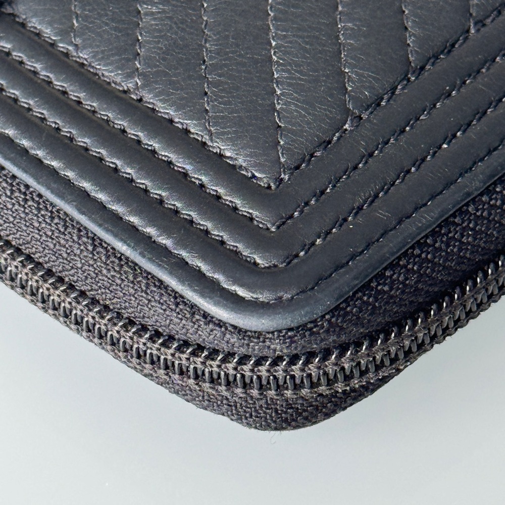 SOLD❌ Chanel Boy Zipped Wallet - Picture 5 of 13
